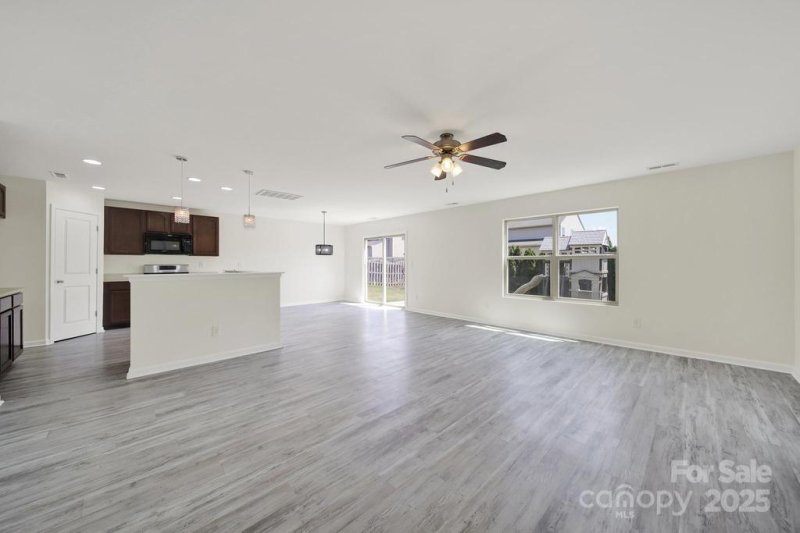 Property image 4 at 125 Karlstad Lane, Mooresville, NC 28115