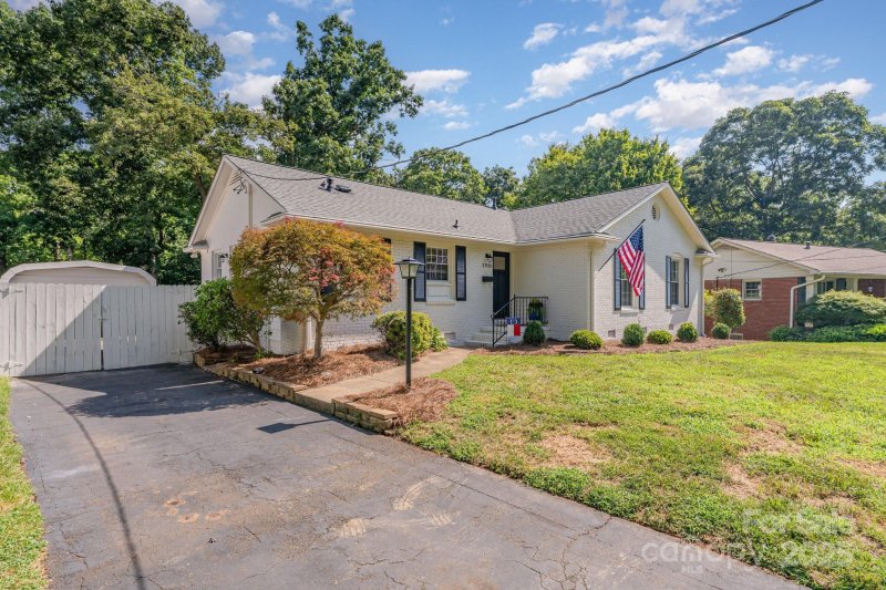 Property image 2 at 7509 Woodstream Drive, Charlotte, NC 28210