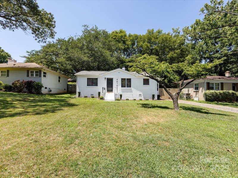 Property image 3 at 4616 General Pershing Drive, Charlotte, NC 28209