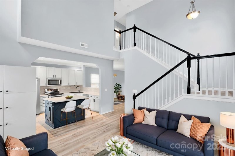 Oakbrooke, Charlotte Community