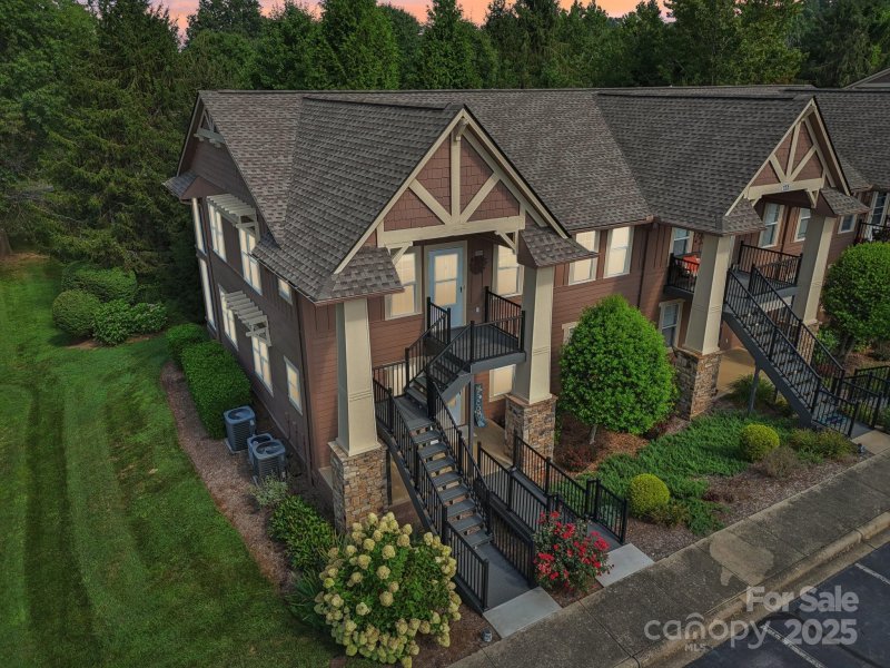 Property image 2 of 1002 Deermouse Way in Wolfpen, Hendersonville, NC 28792