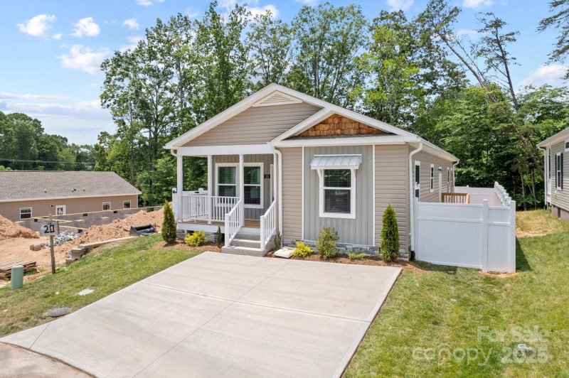 Property image 2 of 131 Bellamy Road in Brooks Cove, Asheville, NC 28806