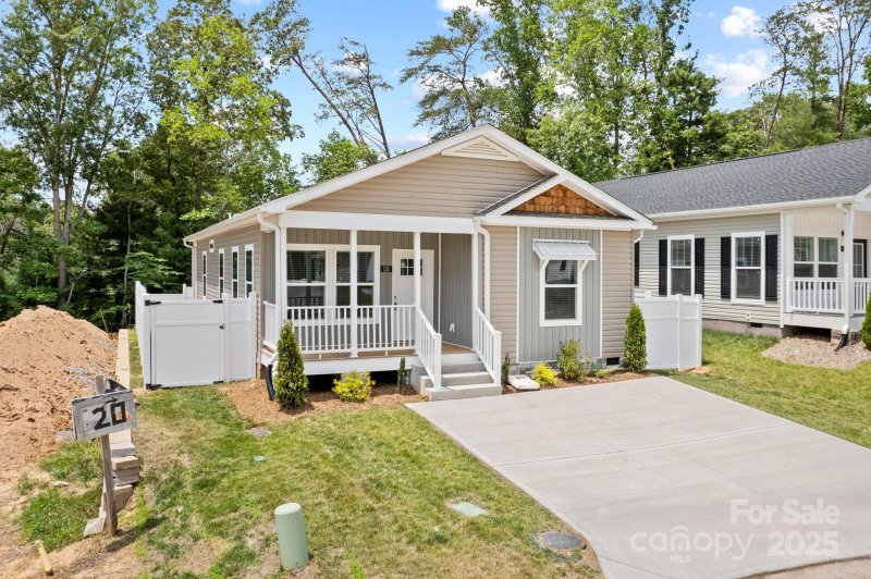 Property image 3 of 131 Bellamy Road in Brooks Cove, Asheville, NC 28806