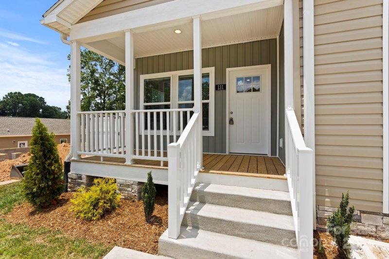 Property image 4 of 131 Bellamy Road in Brooks Cove, Asheville, NC 28806