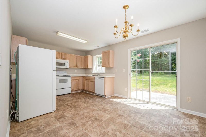 Property image 4 of 320 Winding Canyon Drive in Montclair Park, Charlotte, NC 28214