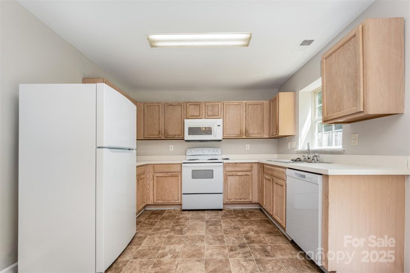 Property image 5 of 320 Winding Canyon Drive in Montclair Park, Charlotte, NC 28214