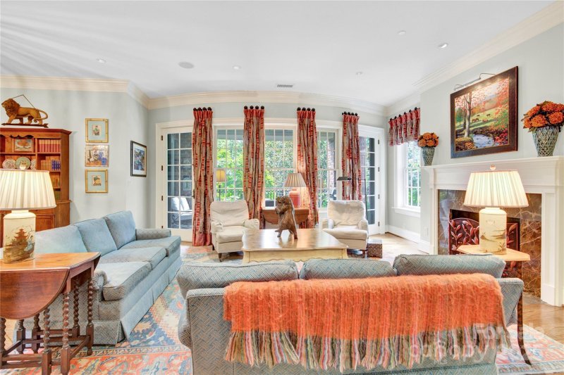 Property image 4 of 164 Cherokee Road in Eastover, Charlotte, NC 28207