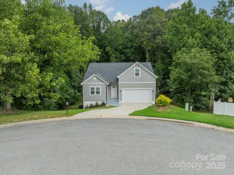 Property image 2 of 112 Pine Bluff Court in Deerfield, Mount Holly, NC 28120