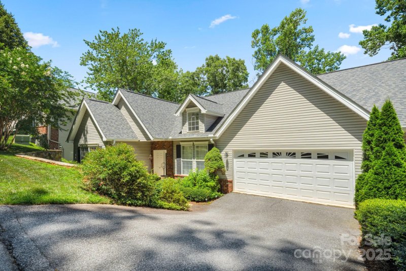 Property image 2 of 107 Poppy Lane in Southside Village, Asheville, NC 28803