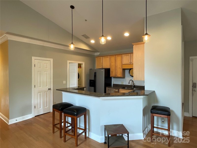 Property image 3 at 127 Summit Avenue, Charlotte, NC 28208