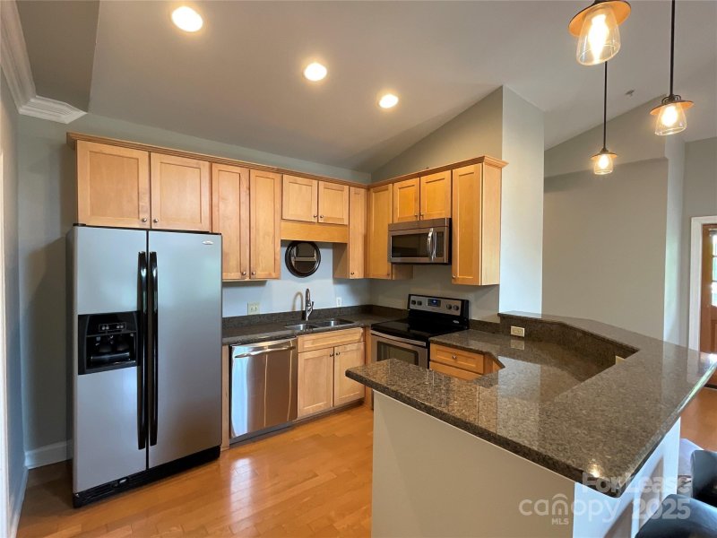 Property image 4 at 127 Summit Avenue, Charlotte, NC 28208