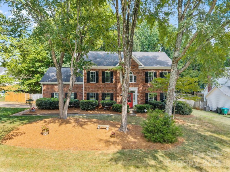 Property image 2 of 12225 Hickory Knoll Court in Southwoods, Matthews, NC 28105