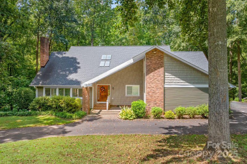 Property image 2 of 512 Saint Cloud Drive in Shannon Acres, Statesville, NC 28625