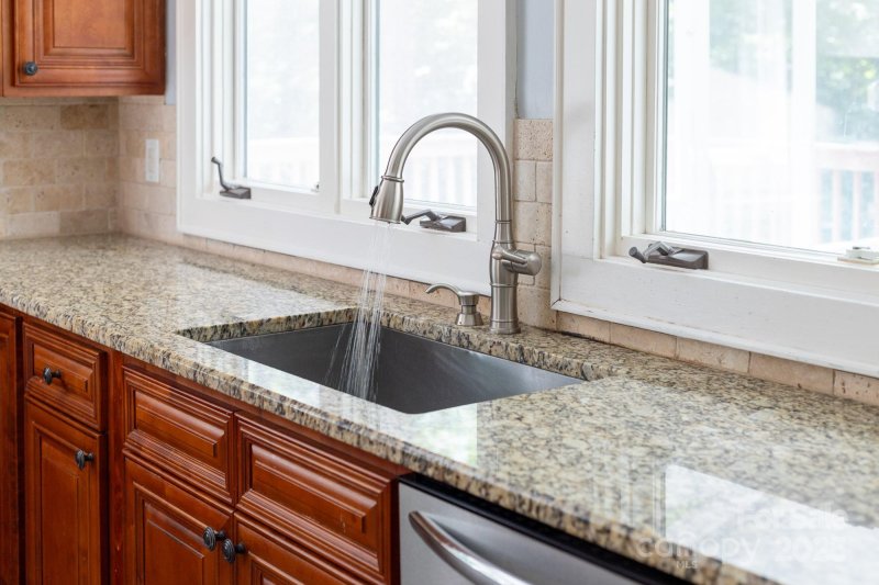 Property image 3 of 512 Saint Cloud Drive in Shannon Acres, Statesville, NC 28625