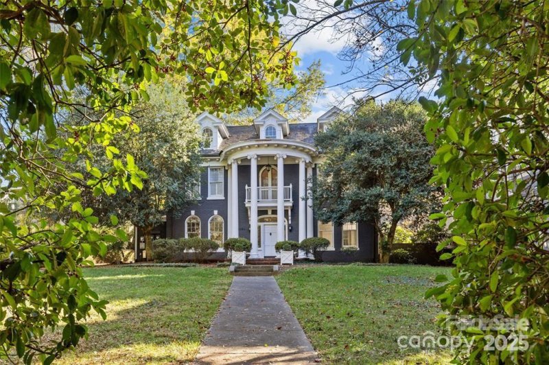 Property image 2 at 609 Queens Road, Charlotte, NC 28207