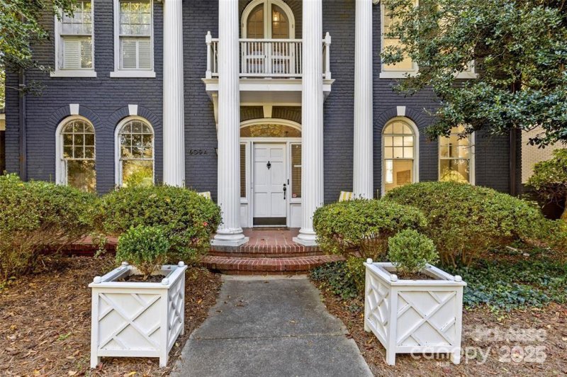 Property image 3 at 609 Queens Road, Charlotte, NC 28207