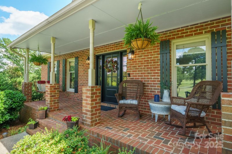 Property image 4 of 5567 Quail Creek Drive in Quail Creek, Granite Falls, NC 28630