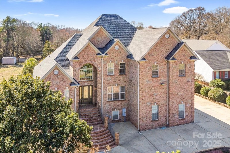 Property image 2 of 109 Dabbling Duck Circle in Hunters Blind, Mooresville, NC 28117