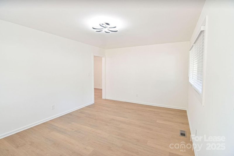 Property image 3 at 6546 Heatherbrook Avenue, Charlotte, NC 28213