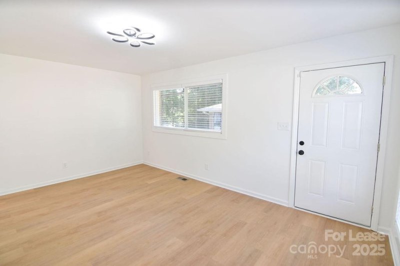 Property image 4 at 6546 Heatherbrook Avenue, Charlotte, NC 28213