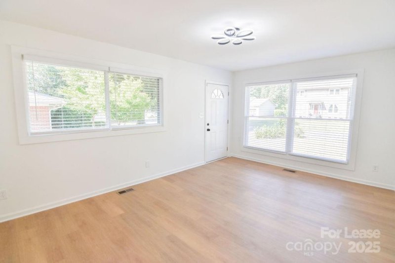 Property image 5 at 6546 Heatherbrook Avenue, Charlotte, NC 28213