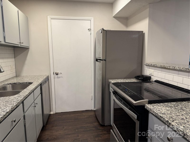 Property image 4 at 5012 Sardis Road, Charlotte, NC 28270