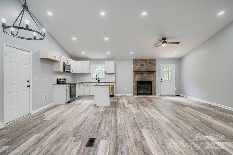 Property image 5 at 1276 Hidden Creek Circle, Hickory, NC 28602