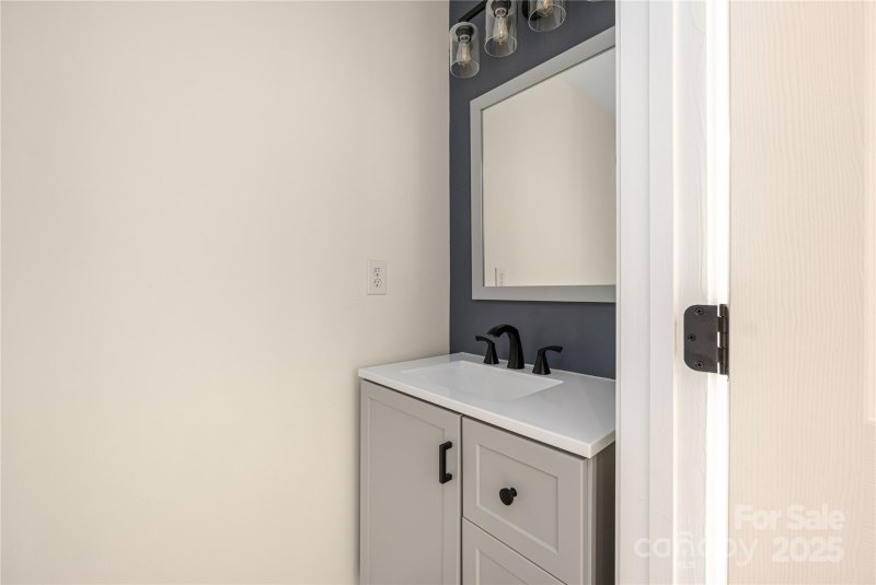 Property image 5 of 224 Royalton Road in Curtis Pond, Mooresville, NC 28115