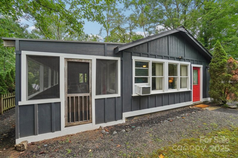 Property image 3 of 15 Pinewood Road in Homeland Park, Asheville, NC 28805