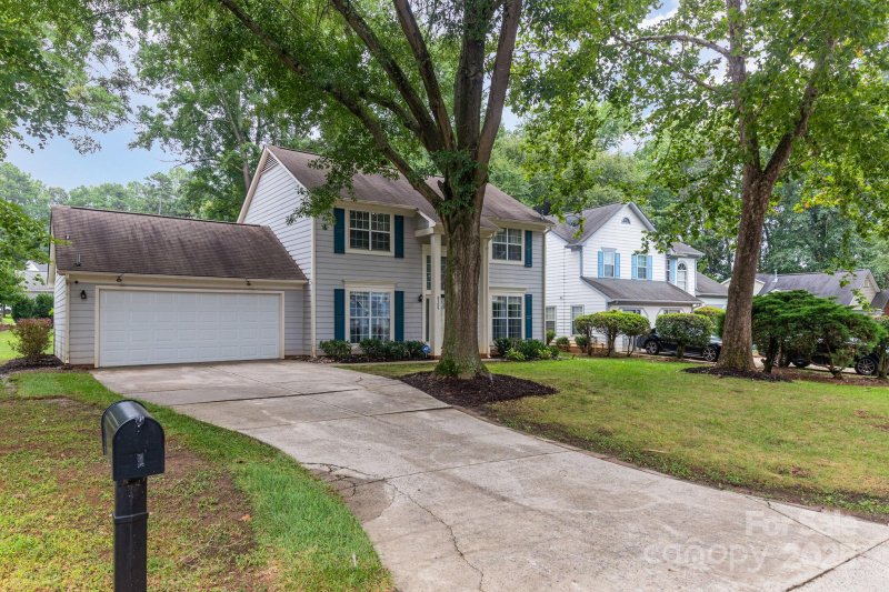 Property image 2 at 8308 Woodford Bridge Drive, Charlotte, NC 28216