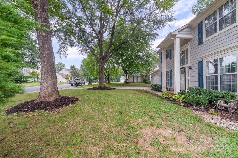 Property image 3 at 8308 Woodford Bridge Drive, Charlotte, NC 28216