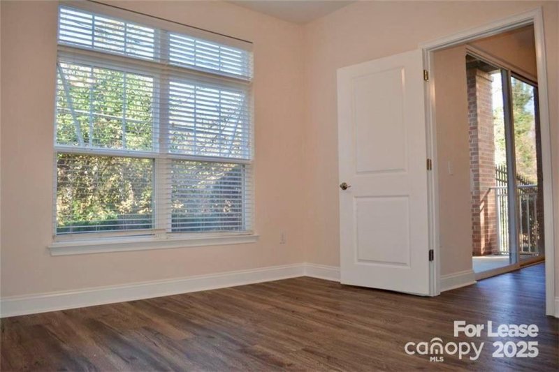 Property image 3 of 1310 Kenilworth Avenue in Dilworth, Charlotte, NC 28203