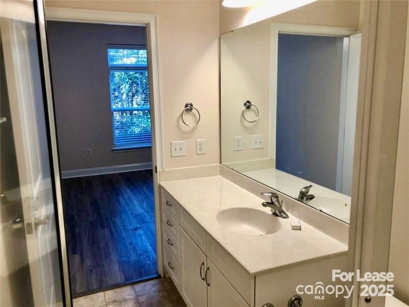 Property image 5 of 1310 Kenilworth Avenue in Dilworth, Charlotte, NC 28203