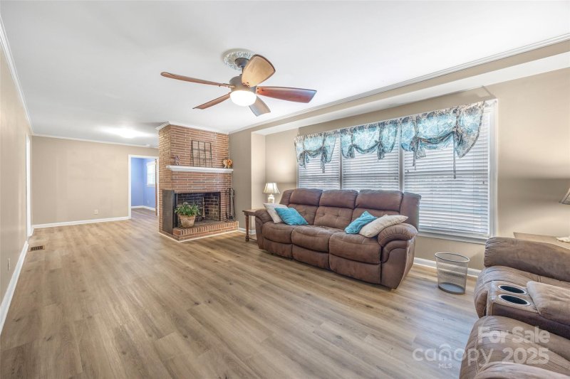 Property image 4 of 104 Lakeview Drive in Forest Hills, York, SC 29745