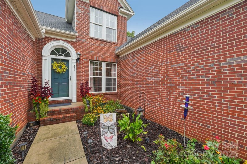 Property image 5 of 202 Winterbell Drive in Cherry Grove, Mooresville, NC 28115