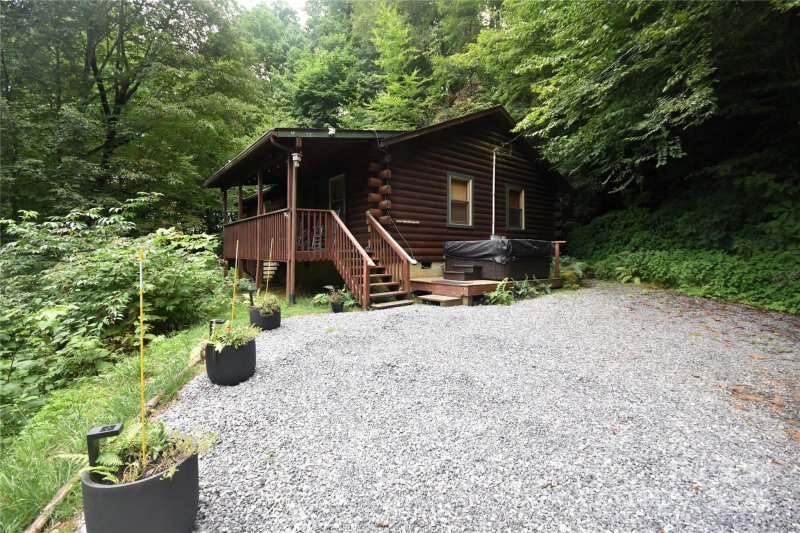 Property image 2 of 152 Trails End Lane in Smokey Mountain Acres, Maggie Valley, NC 28751