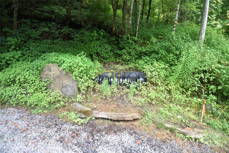 Property image 3 of 152 Trails End Lane in Smokey Mountain Acres, Maggie Valley, NC 28751