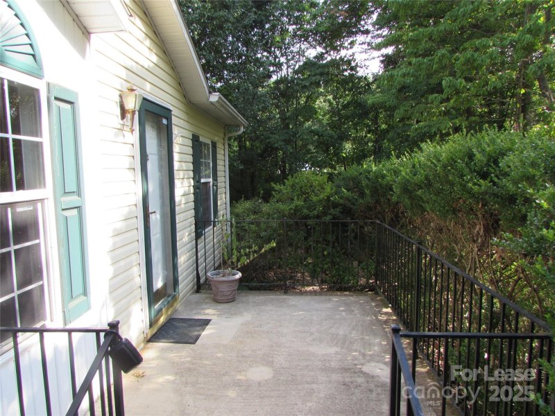 Property image 3 at 293 Sailwinds Road, Mooresville, NC 28115