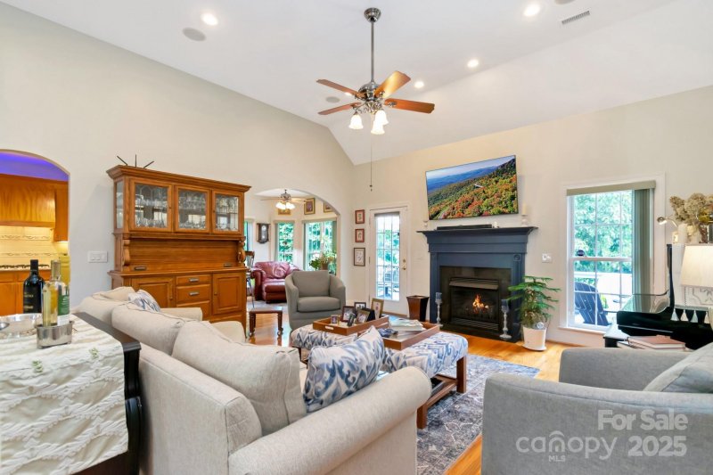 Property image 3 at 49 Scenic Ridge Drive, Hickory, NC 28601