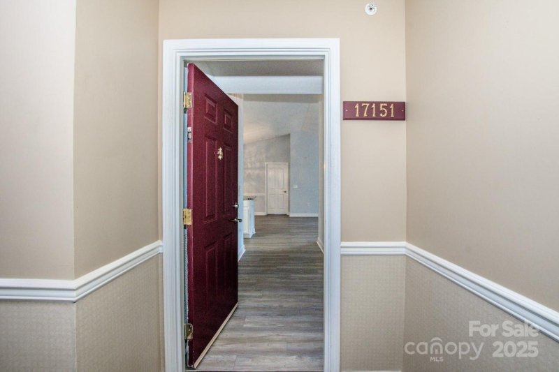 Property image 4 of 17151 Doe Valley Court in Alexander Chase, Cornelius, NC 28031