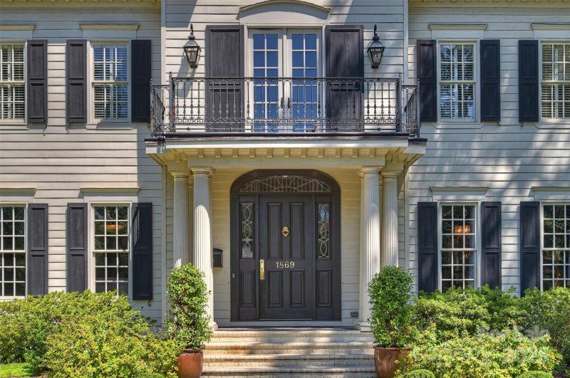 Property image 2 of 1869 Queens Road in Myers Park, Charlotte, NC 28207