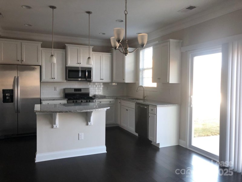 Property image 4 of 7812 Sawgrass Lane in Bridgewater at Sherrills Ford, Sherrills Ford, NC 28673