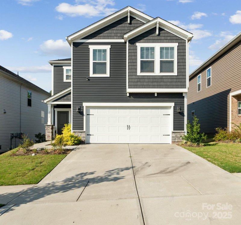 Belterra, Charlotte Community