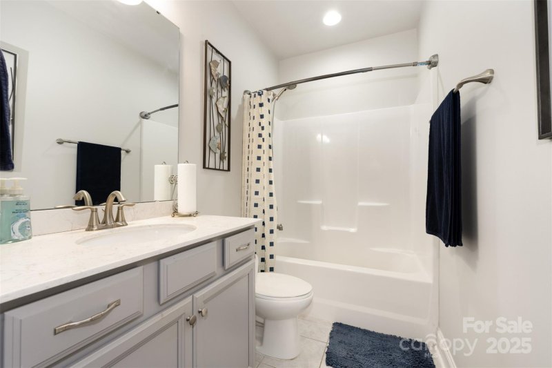 Property image 4 of 820 Pecan Tree Lane in Oakland Pointe, Fort Mill, SC 29715