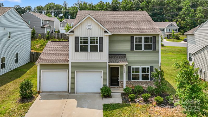 Property image 2 of 4213 Stockbrook Drive in Brentwood, Charlotte, NC 28215