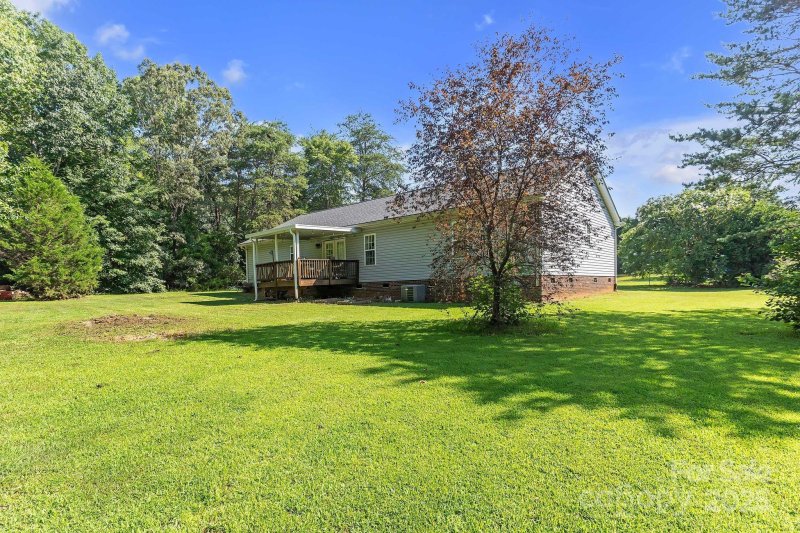 Property image 3 of 4584 Cherokee Drive in Creekside Village, Maiden, NC 28650