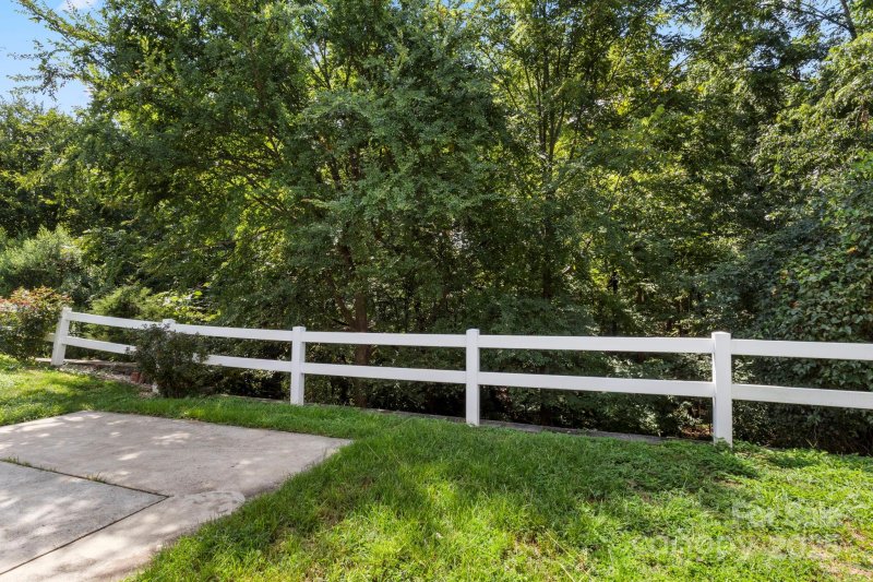 Property image 2 of 6708 Vlosi Drive in Carmel Heights, Charlotte, NC 28226