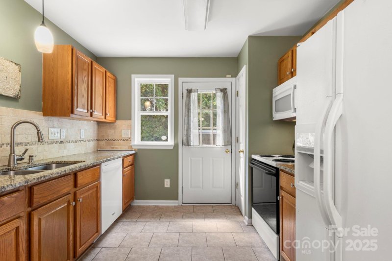 Property image 5 of 6708 Vlosi Drive in Carmel Heights, Charlotte, NC 28226