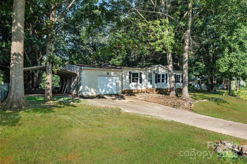 Property image 2 at 3411 Stony Brook Circle, Newton, NC 28658
