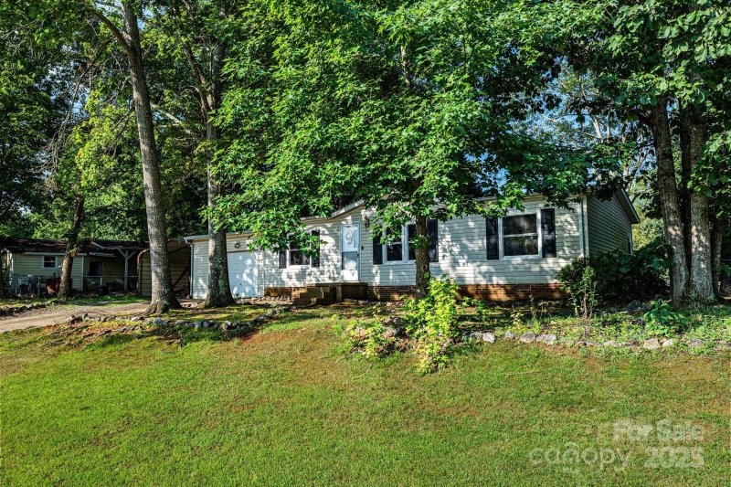 Property image 3 at 3411 Stony Brook Circle, Newton, NC 28658